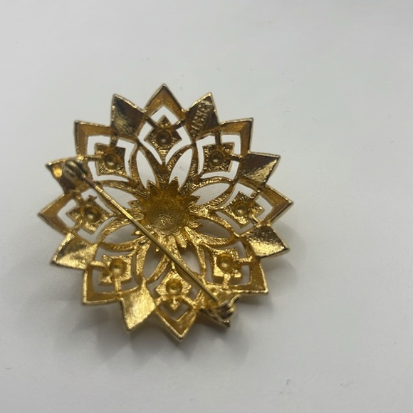 VINTAGE ESTATE LISNER COSTUME FLOWER DOMED GOLD TONED PIN BROOCH - Picture 4 of 5